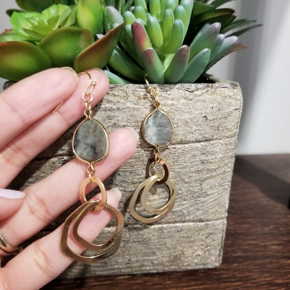 💎GOLD STATMENT EARRINGS - Picture 3 of 4